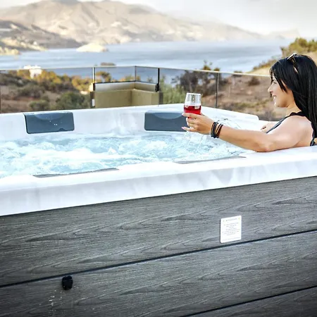 Secluded Luxury W Jacuzzi & Stunning Views Vilă *
